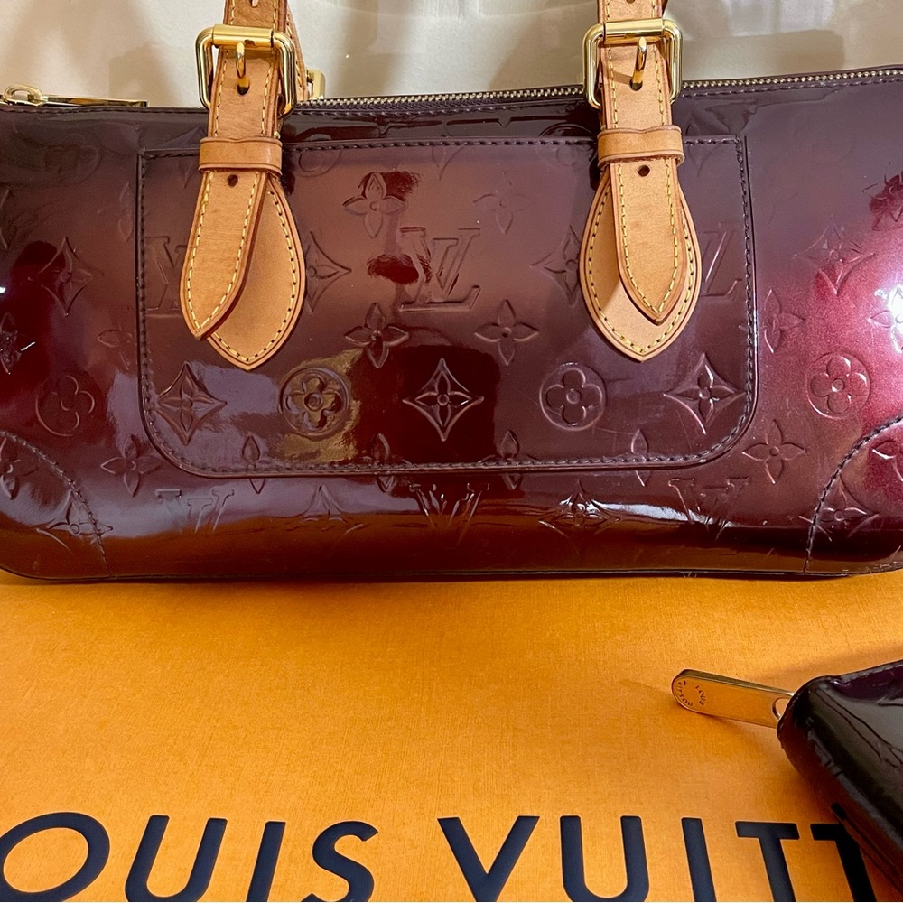 Louis Vuitton Rosewood Ave Vernis in Rouge Fauviste & Zippy Wallet in Amarante - Picture 3 of 7
